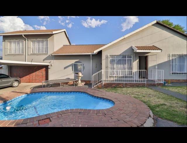 3 BEDROOM HOUSE FOR SALE IN RISANA